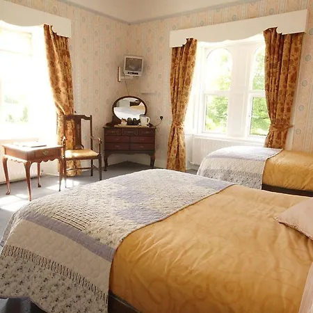 לינה וארוחת בוקר Carriglea House