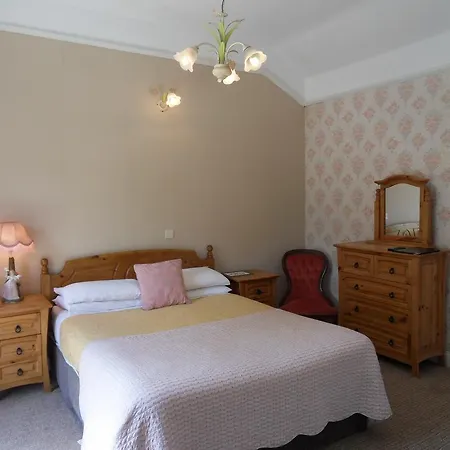 לינה וארוחת בוקר Carriglea House